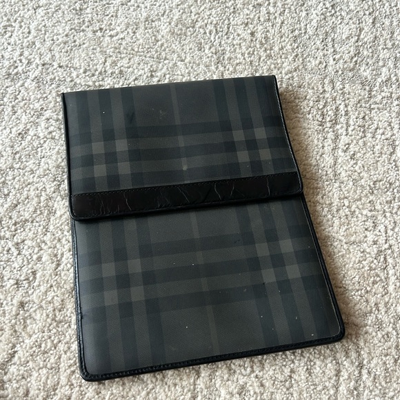 Burberry iPad case - Picture 1 of 2